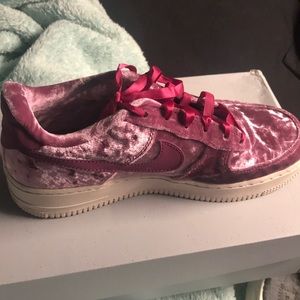 NIKE ain’t force 1